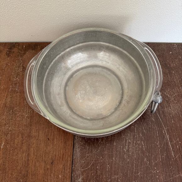 Vintage Hammered Aluminum Casserole Dish & Vintage Pryex 1.5 qt Glass Bowl - Picture 4 of 10
